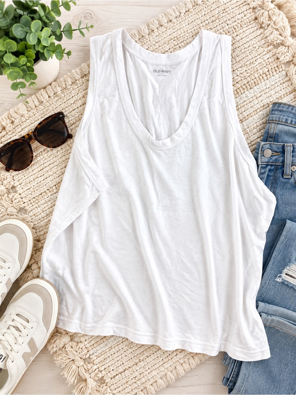 Old Navy White Scoop Neck Tank Top
